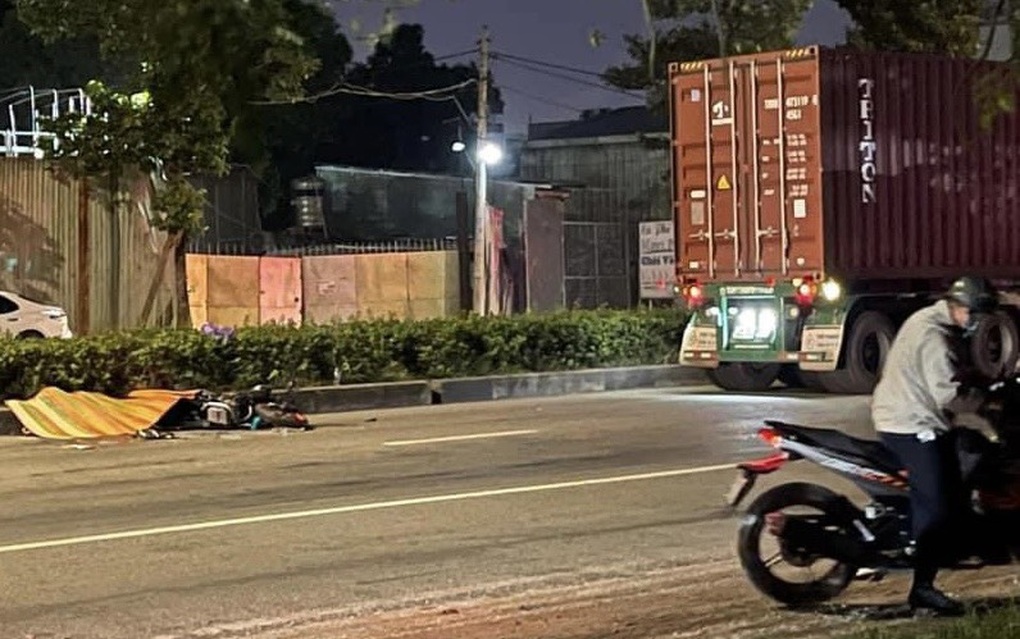 Người đàn ông chạy mô tô phân khối lớn tử vong lúc rạng sáng - 1 Người đàn ông chạy mô tô phân khối lớn tử vong lúc rạng sáng - 1