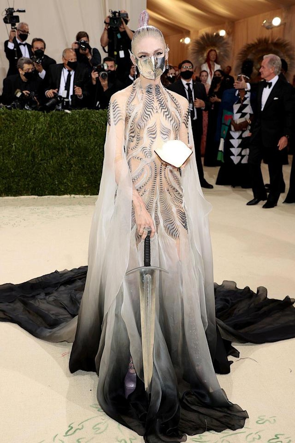 Choáng ngợp với loạt trang phục ấn tượng của mỹ nhân dự MET gala 2021 - 25 Choáng ngợp với loạt trang phục ấn tượng của mỹ nhân dự MET gala 2021 - 25