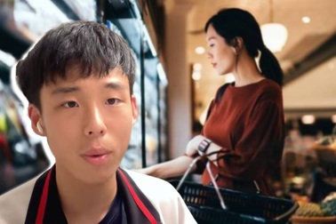 "Mẹ phải yêu mình, trước khi yêu bố và con": Nam sinh gây sốt vì quá tâm lý