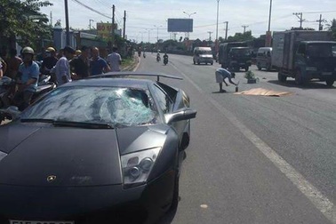 Siêu xe Lamborghini tông chết người đi bộ qua đường