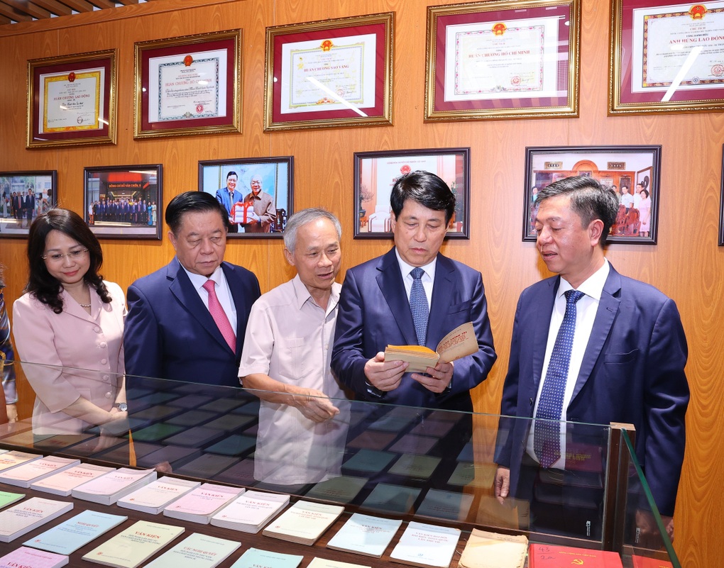 Ra mắt Tủ sách điện tử Tổng Bí thư Nguyễn Phú Trọng - 3 Ra mắt Tủ sách điện tử Tổng Bí thư Nguyễn Phú Trọng - 3