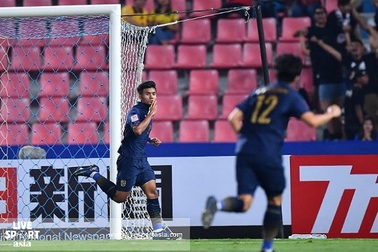 CĐV Thái Lan thờ ơ trong ngày đội nhà thắng tưng bừng