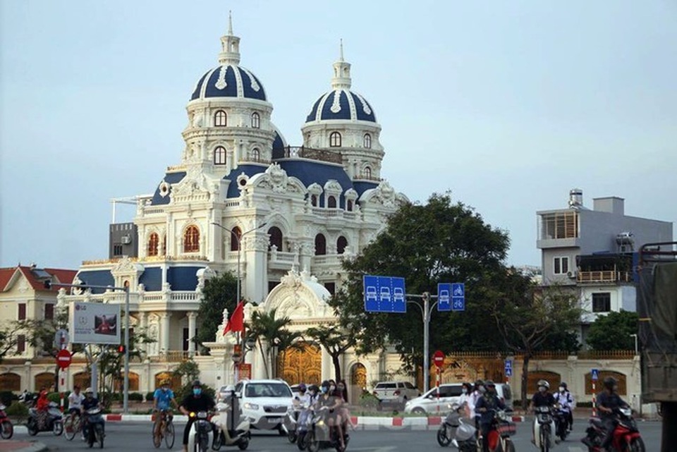 Lâu đài nghìn tỷ của đại gia xăng dầu đất Phú Thọ - 2 Lâu đài nghìn tỷ của đại gia xăng dầu đất Phú Thọ - 2