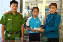 Nữ sinh lớp 7 nhặt được 37 triệu đồng trả lại cho người đánh rơi