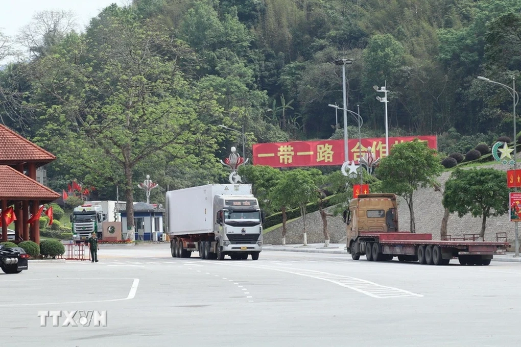 Tuyến vận tải đường bộ quốc tế Trung Quốc - Việt Nam chính thức khai trương - 1 Tuyến vận tải đường bộ quốc tế Trung Quốc - Việt Nam chính thức khai trương - 1