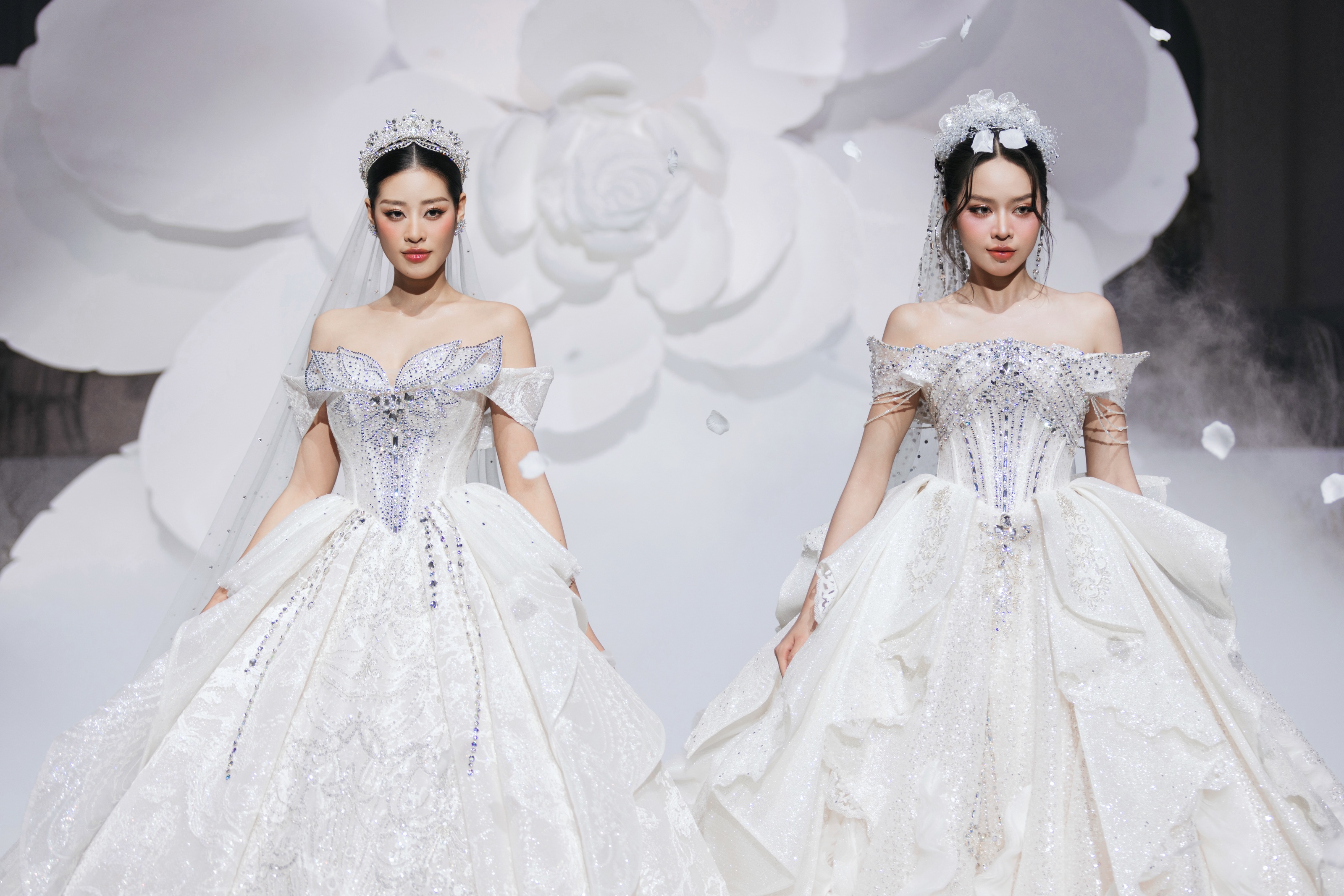 Ho Ngoc Ha est apparue avec un style unique, se démarquant parmi les reines de beauté - 5 Hồ Ngọc Hà xuất hiện với phong cách khác lạ, nổi bật giữa dàn hoa hậu - 5