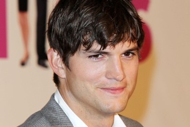 Ashton Kutcher đóng vai Steve Jobs