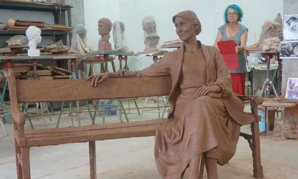 Bức tượng gợi nhớ về bi kịch tự sát của nữ nhà văn gây tranh cãi - 2