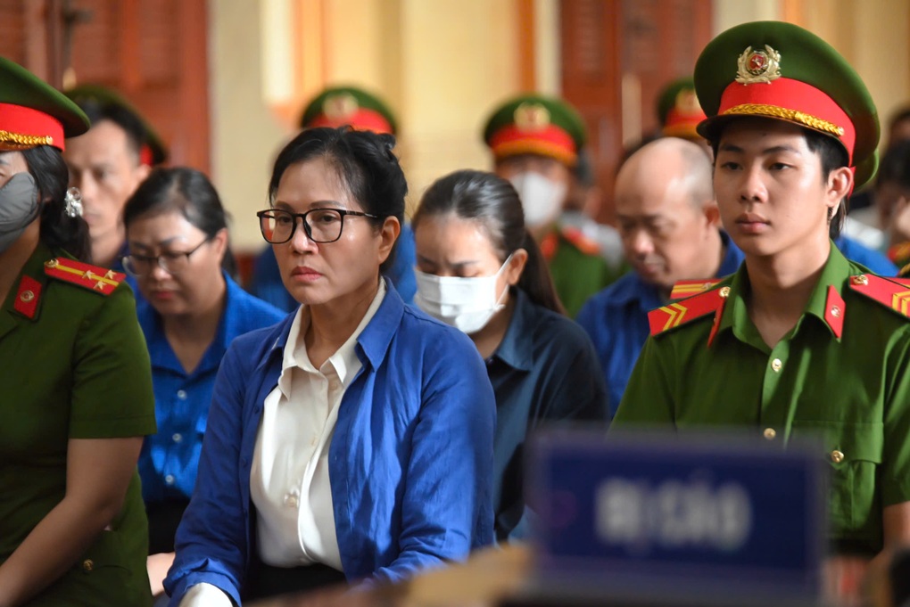 Cựu Tổng giám đốc SJC Lê Thúy Hằng xin chịu trách nhiệm người đứng đầu - 1 Cựu Tổng giám đốc SJC Lê Thúy Hằng xin chịu trách nhiệm người đứng đầu - 1