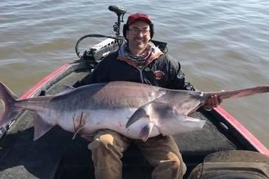 Câu được cá tầm thìa nặng 71kg phá kỷ lục thế giới