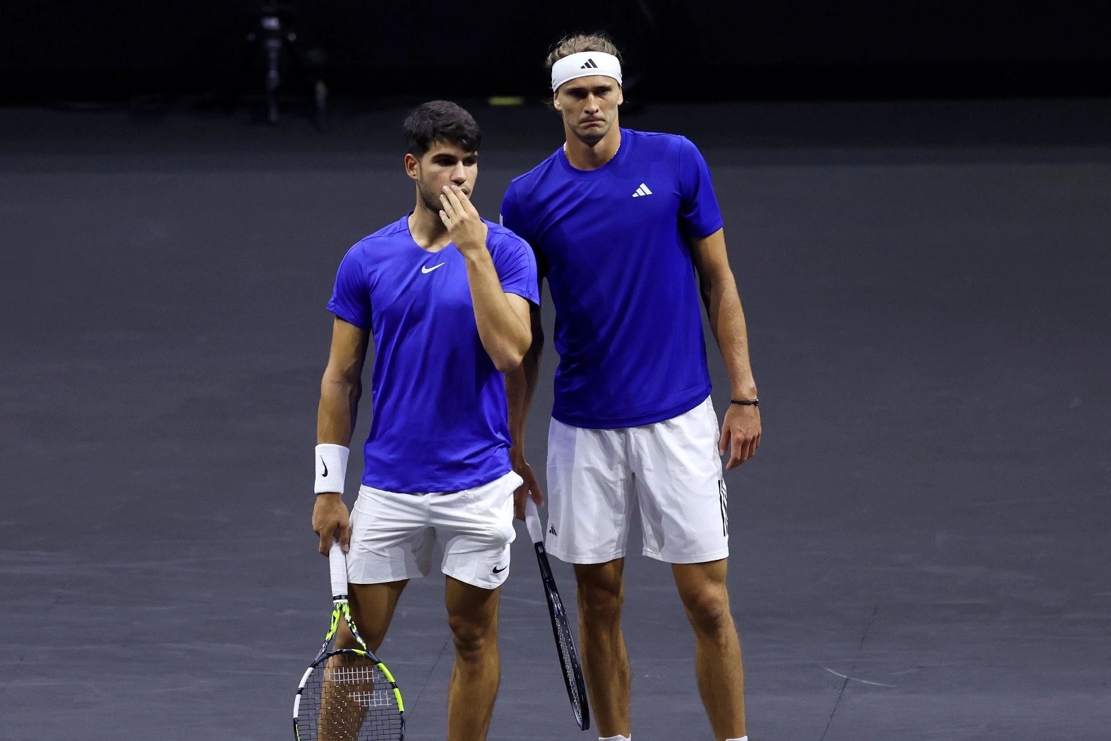 Alcaraz និង Zverev បានចាញ់ពីរដងក្នុងការប្រកួត Laver Cup 2024 - 1 Alcaraz và Zverev thua ở nội dung đánh đôi tại Laver Cup 2024 - 1