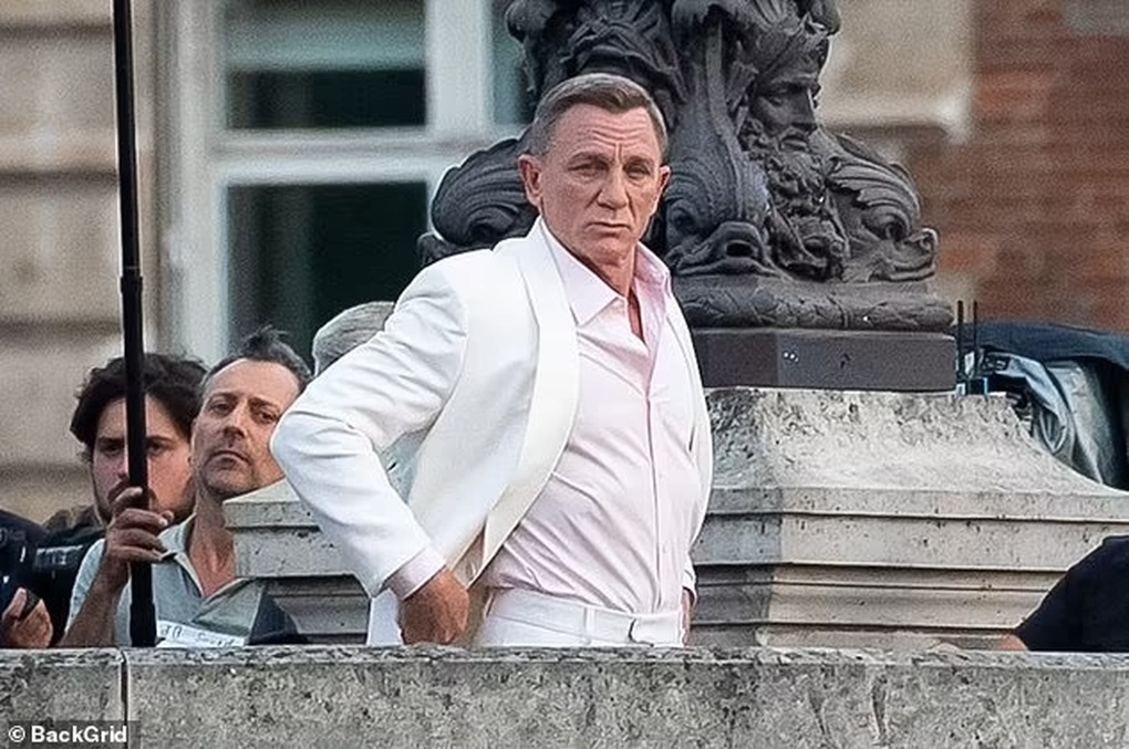 Agent 007 Daniel Craig has a spectacular transformation after... retirement - 3