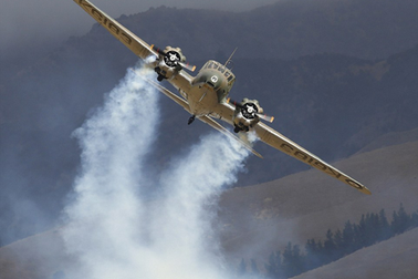 Máy bay nổ tung trong triển lãm, phi công may mắn thoát nạn