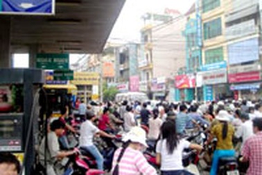 Hà Nội: Những cây xăng chờ... nổ 