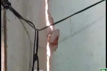 Hơn 100 nhà dân bị nứt do thi công quốc lộ