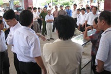 Hỗn loạn tại buổi cưỡng chế thu hồi nợ