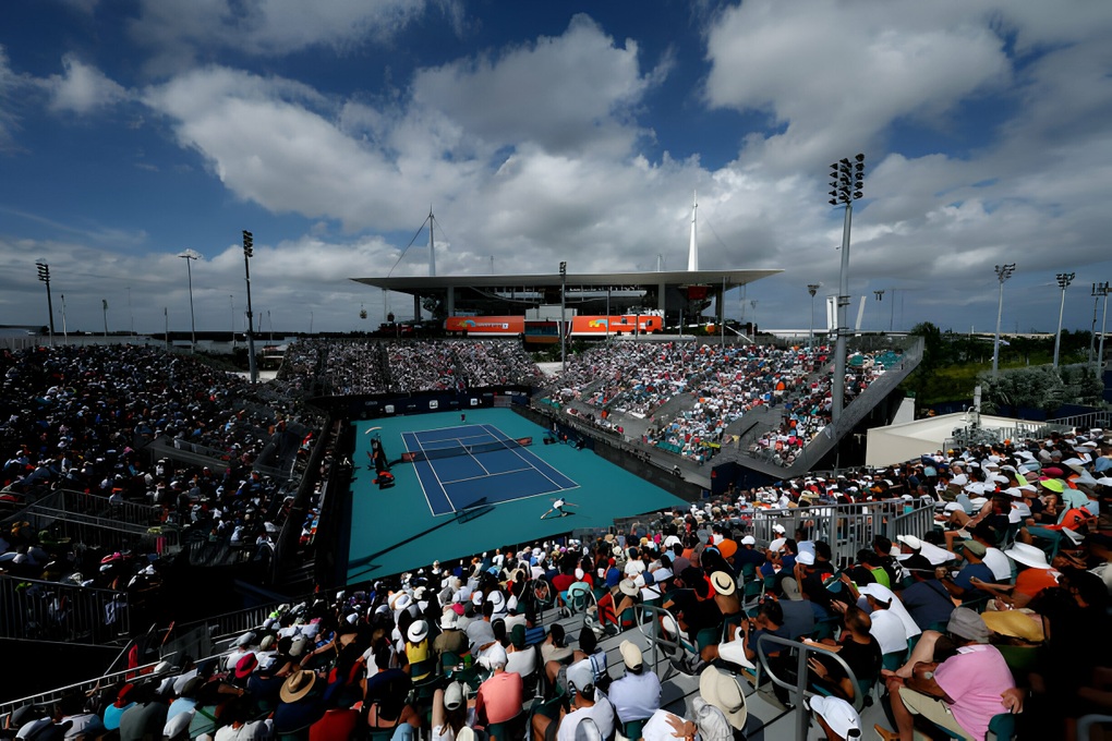 Alcaraz, Sinner và Medvedev vào tứ kết Miami Open - 2 Alcaraz, Sinner và Medvedev vào tứ kết Miami Open - 2