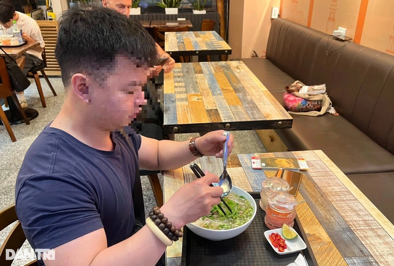 Phở 200.000 đồng ở sân bay Nội Bài: Đắt đỏ do gánh nhiều chi phí?