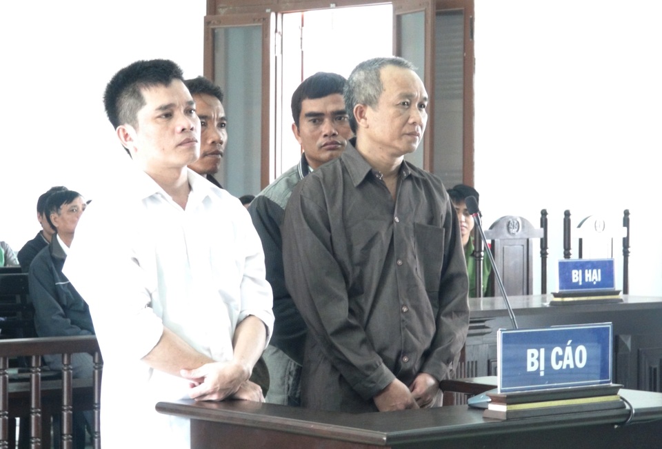 Vụ băm nát 110ha đất, rừng ở Phú Mỡ: Xử sơ thẩm lần 2, các bị cáo được giảm 18 tháng tù (!?) - 1 Vụ băm nát 110ha đất, rừng ở Phú Mỡ: Xử sơ thẩm lần 2, các bị cáo được giảm 18 tháng tù (!?) - 1