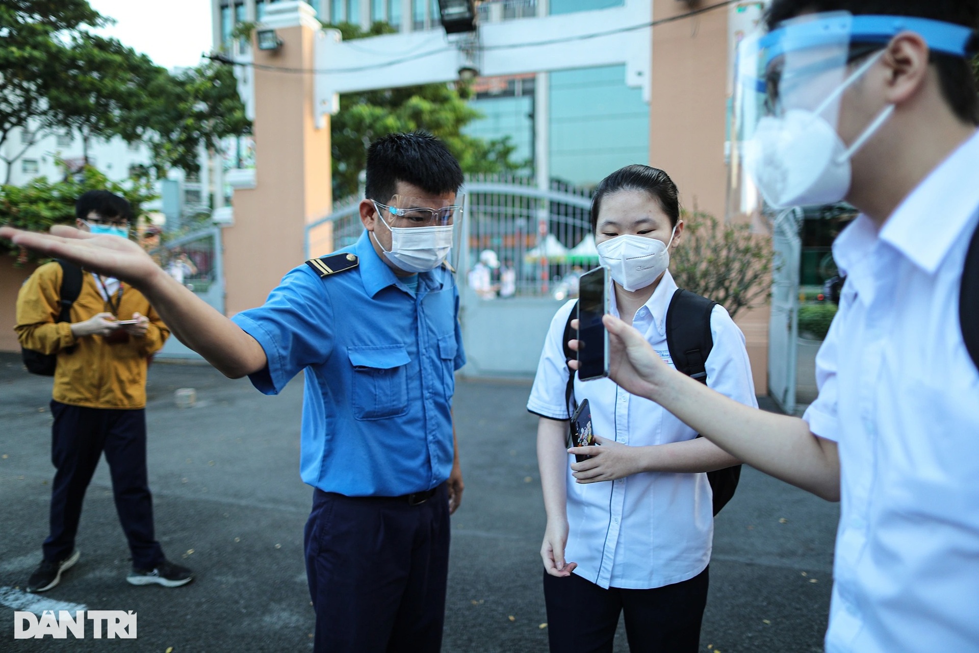 Hơn 100 nghìn học sinh TPHCM trở lại trường sau gần 8 tháng học online - 5 Hơn 100 nghìn học sinh TPHCM trở lại trường sau gần 8 tháng học online - 5