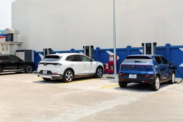 VinFast miễn phí sạc pin cho ô tô điện đến ngày 30/6/2027