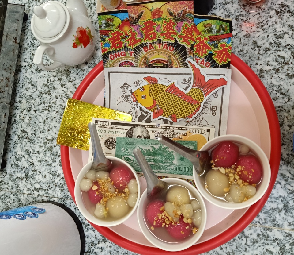 Cúng tiễn ông Táo bằng chè sôi nước, cá chép… giấy - 3 Cúng tiễn ông Táo bằng chè sôi nước, cá chép… giấy - 3