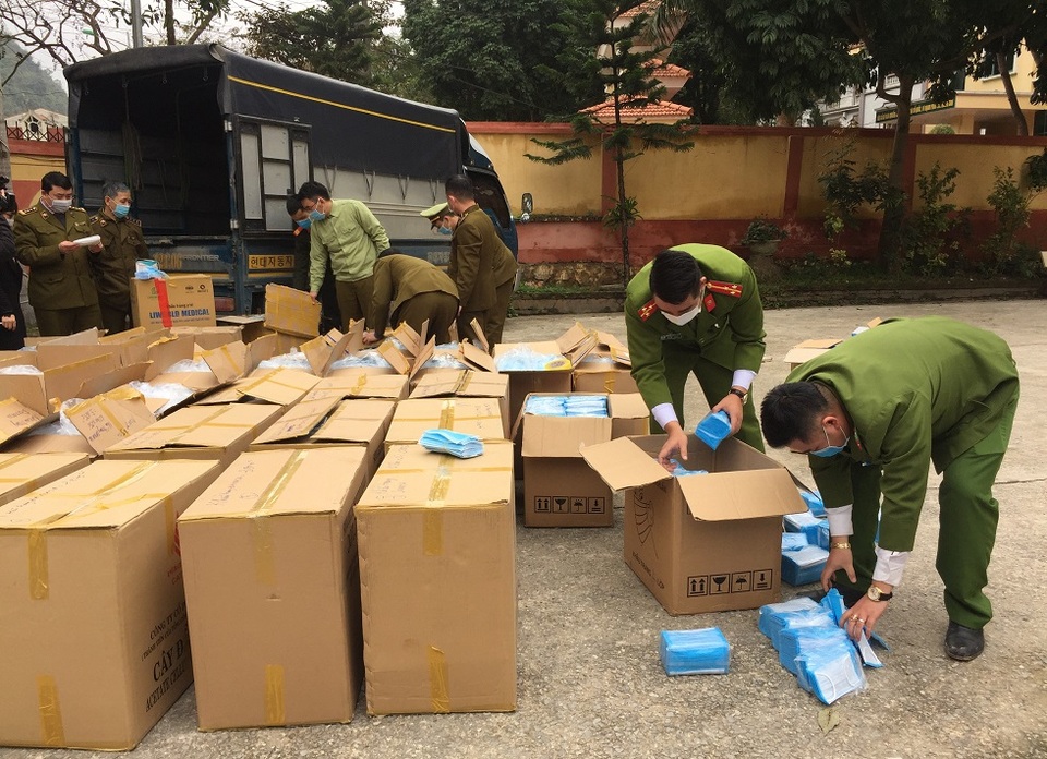 Phát hiện gần 120 nghìn khẩu trang y tế xuất lậu sang Trung Quốc - 1 Phát hiện gần 120 nghìn khẩu trang y tế xuất lậu sang Trung Quốc - 1