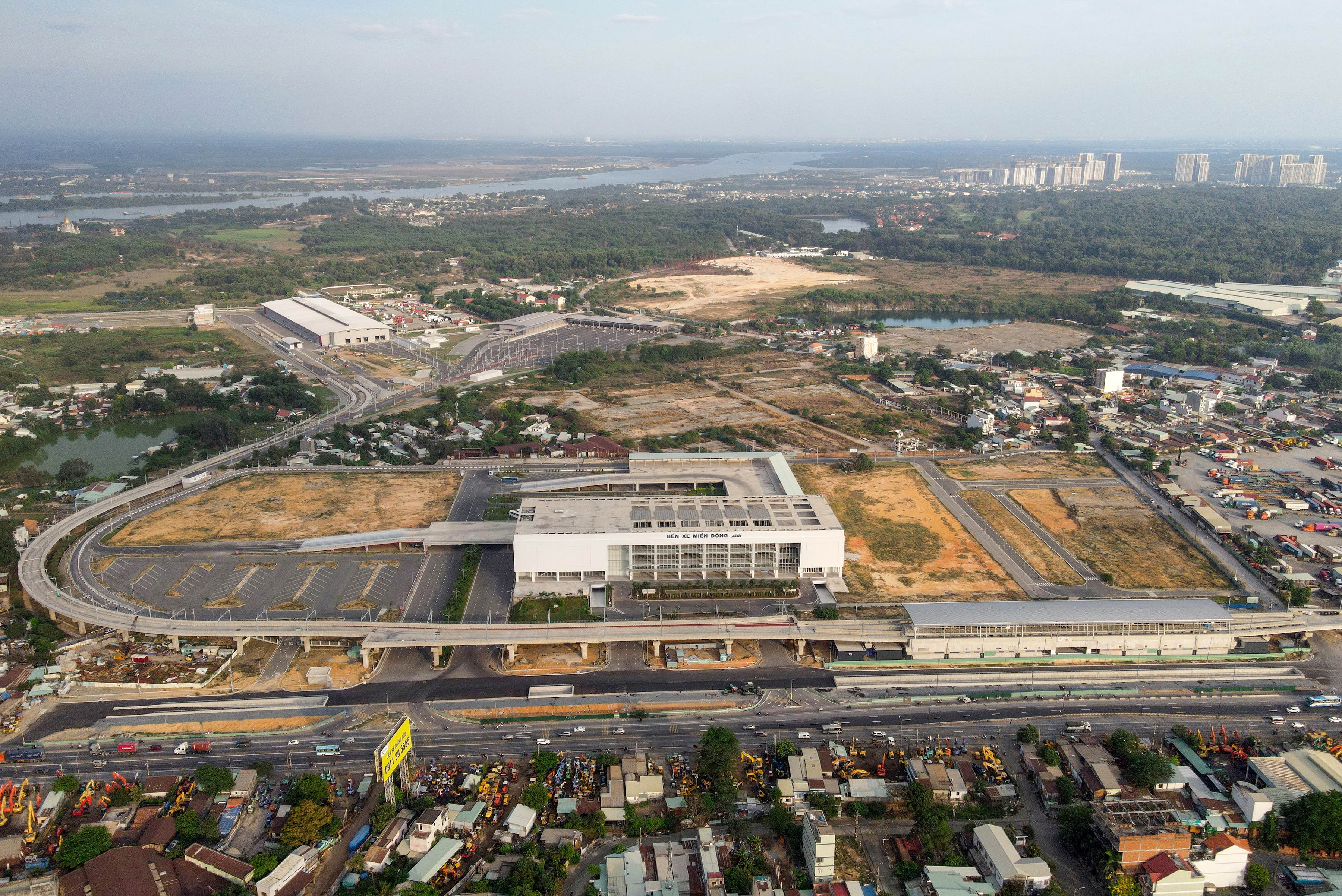 Ngắm tuyến metro đầu tiên của TPHCM sau gần 10 năm chờ đợi - 2 Ngắm tuyến metro đầu tiên của TPHCM sau gần 10 năm chờ đợi - 2