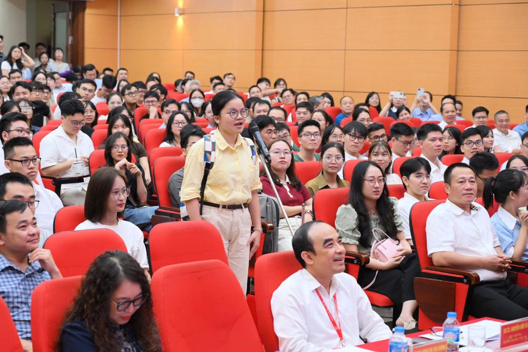 Có nên đào tạo bác sĩ nội trú hàng loạt để ngành y thêm nhiều “tinh hoa”? Có nên đào tạo bác sĩ nội trú hàng loạt để ngành y thêm nhiều “tinh hoa”?
