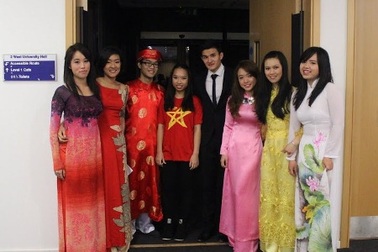 Du học sinh quảng bá văn hóa Việt trên đất Anh