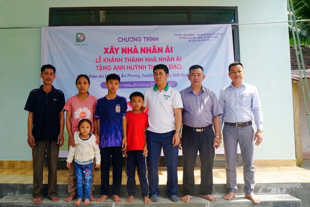Vợ chồng sửa chuồng heo cũ làm chỗ ngủ, có nhà mới ngay trước Tết - 1 Vợ chồng sửa chuồng heo cũ làm chỗ ngủ, có nhà mới ngay trước Tết - 1