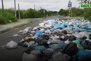 Dân khốn khổ vì phải sống "ngập ngụa" trong rác
