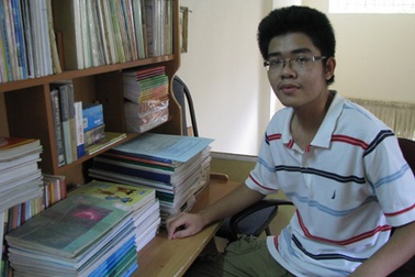 Không học khuya, vẫn lập “cú đúp” thủ khoa