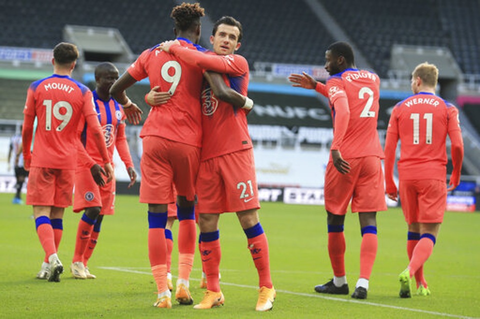 Newcastle 0-2 Chelsea: Phá “ải” St James Park thành công - 1