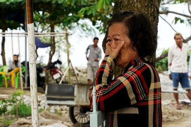 'Làng góa phụ', 'xóm không chồng' ở miền Đất Mũi