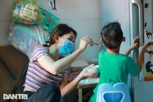 Bị nợ lương, nữ công nhân vay mượn khắp nơi để sống và phẫu thuật cho con