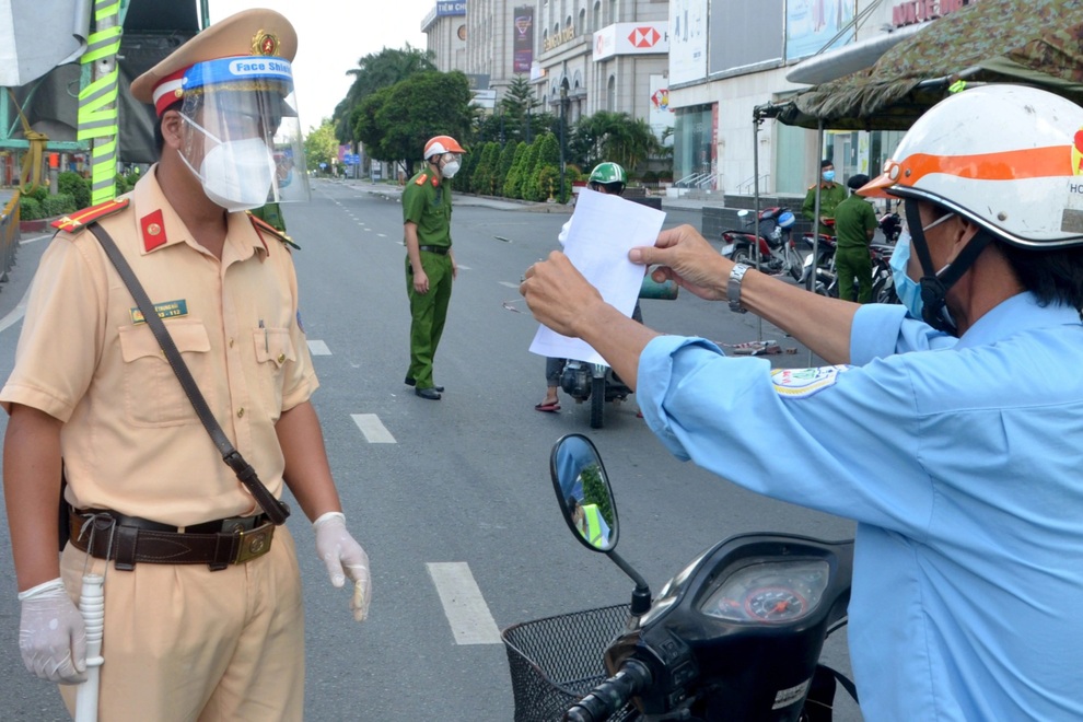 Thêm 19 nhóm đối tượng lưu thông không cần giấy đi đường ở TPHCM - 2 Thêm 19 nhóm đối tượng lưu thông không cần giấy đi đường ở TPHCM - 2