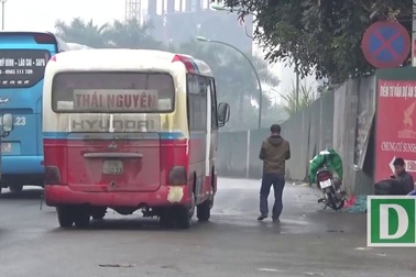 Nhức nhối xe khách dừng đỗ tuỳ tiện ở cửa ngõ phía Bắc Thủ đô