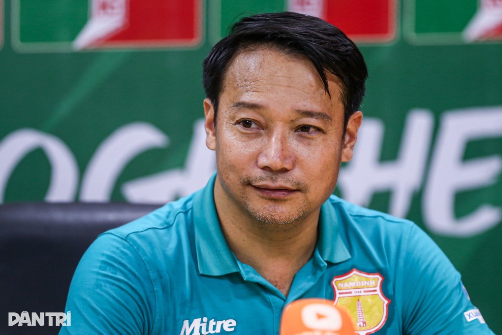 HLV Kiatisuk từ chối nhận xét về tân HLV trưởng đội tuyển Việt Nam - 2