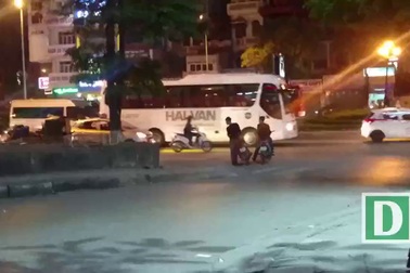 Mánh lới không ngờ của cò dẫn khách làng chơi sau 0h ở Hà Nội