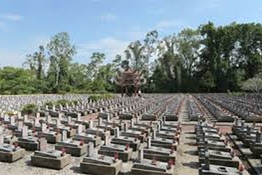 Không từ phía quân thù