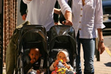 Tại sao ông bà Smith lại nhận con nuôi Việt Nam?