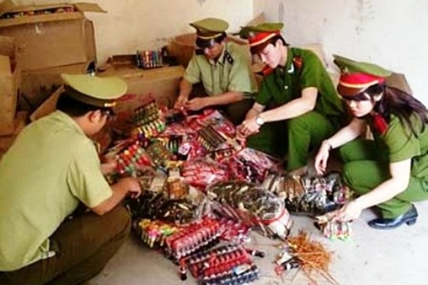 Hơn 3 tạ mứt, kẹo không rõ nguồn gốc xuất xứ