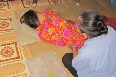 Bé gái bị hiếp nguy cơ phải “bồi thường danh dự“ thủ phạm?