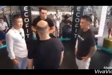 Flores hạ gục Lưu Cường