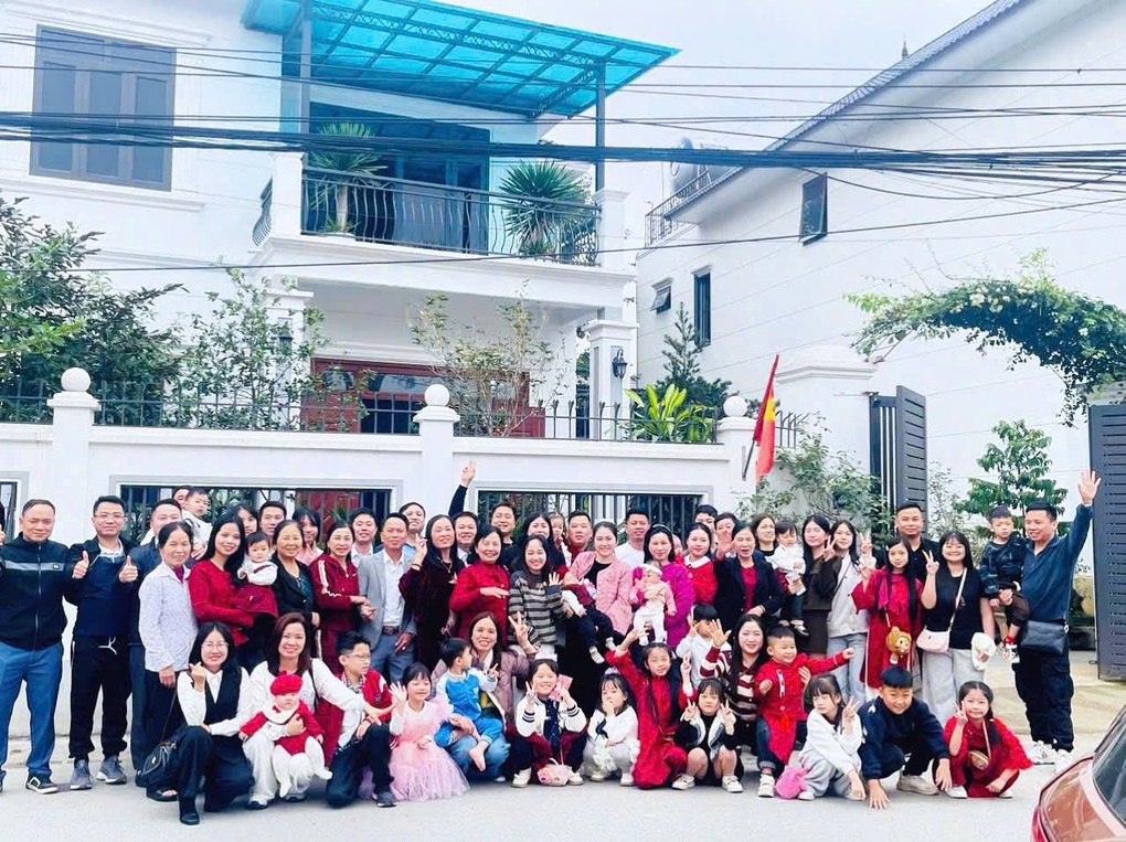 Chuyện ăn Tết trong gia đình ở Phú Thọ có 198 người, mâm cỗ bày kín sân - 4 Chuyện ăn Tết trong gia đình ở Phú Thọ có 198 người, mâm cỗ bày kín sân - 4