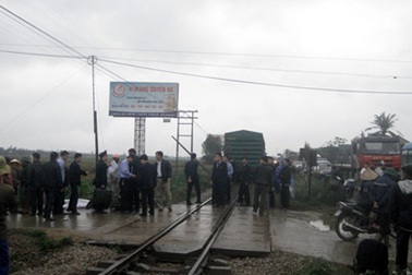 Băng qua đường sắt, cụ bà 80 tuổi bị tàu hỏa tông chết