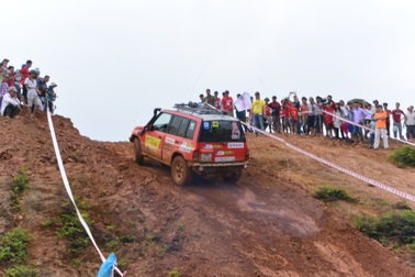 Những hình ảnh ấn tượng tại Giải Đua xe ô tô địa hình Việt Nam 2016