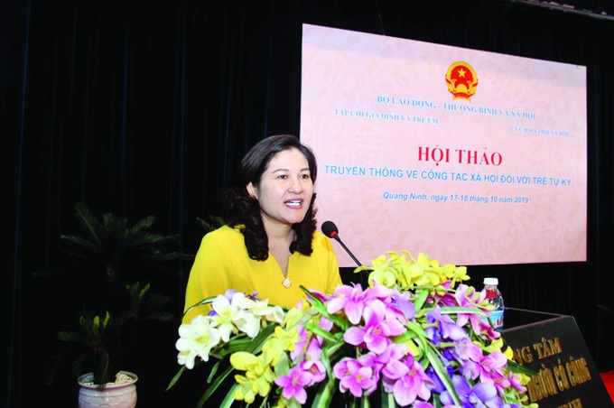 Thứ trưởng Bộ LĐ-TB&XH Nguyễn Thị Hà phát biểu tại Hội thảo Truyền thông về công tác xã hội đối với trẻ tự kỷ năm 2019.
