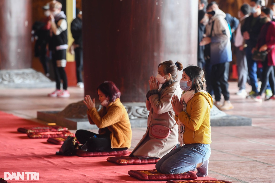 Người dân thảnh thơi vãn cảnh, bái lễ tại chùa Tam Chúc ngày đầu năm mới - 14 Người dân thảnh thơi vãn cảnh, bái lễ tại chùa Tam Chúc ngày đầu năm mới - 14